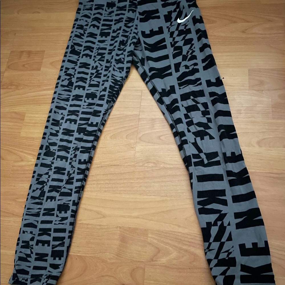 Nike: Pattered Workout Pants (Girls Large)